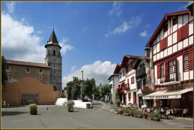 Dans quel département verrez-vous le village d'Ainhoa ?