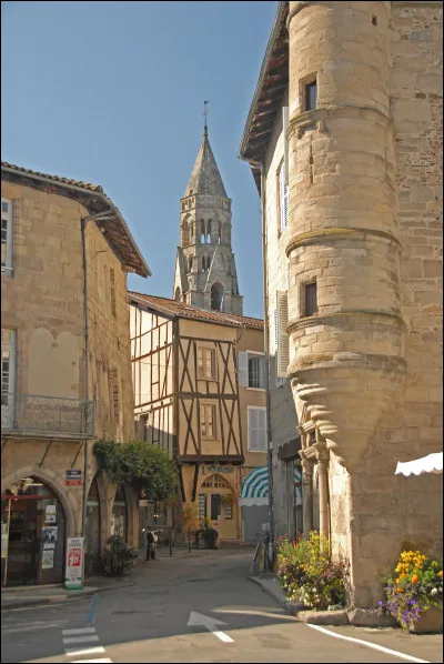 Dans quel département verrez-vous la petite ville de Saint-Léonard-de-Noblat ?