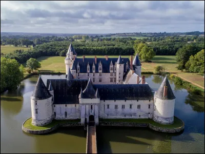 Dans quel département irez-vous pour visiter le Château du Plessis-Bourré ?