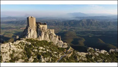 Dans quel département verrez-vous les anciens châteaux cathares de Peyrepertuse et Quéribus ?