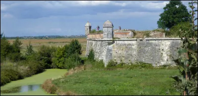 Dans quel département verrez-vous Brouage, ancienne place forte maritime, aujourd'hui entourée de marais ?