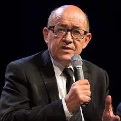 Après avoir été ministre de la Défense de 2012 à 2017, quelle fonction occupe actuellement (2021) Jean-Yves Le Drian ?