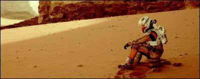 Dans quel film l’astronaute Mark Watney se retrouve-t-il naufragé de la planète Mars, suite à son abandon involontaire par ses coéquipiers ?