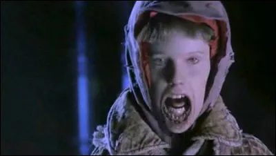 Sur la planète Sirius 6B, le colonel Joe Hendricksson affronte des machines de guerre détraquées, les Hurleurs, qui dépècent leurs victimes à coups de lames acérées ! Plus personne ne les contrôle et ils se reproduisent !