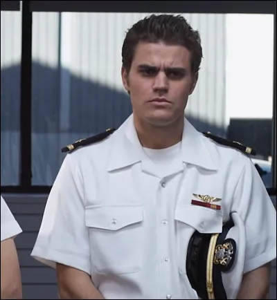 Enfin, quel est le grade militaire du petit ami d'Alyssa ?