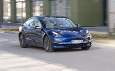 Comment ouvrir le coffre sur une Tesla ?