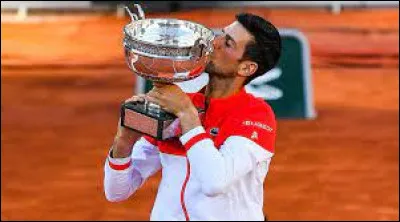 Quel joueur Novak Djokovic a-t-il affronté lors de la finale "messieurs" de Roland-Garros 2021 ?