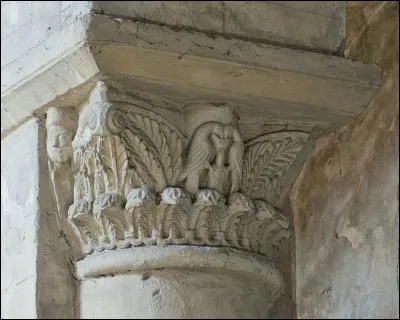 Celui-ci fait partie des trois plus complexes, les plus travaillés. Il représente des humains ou des animaux et cest bien le seul.