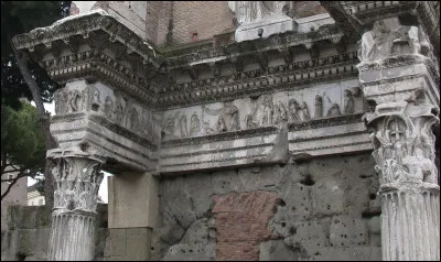 Et dans le forum de Nerva, que reconnaissez-vous ?