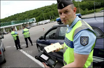 Tu viens de sortir d'une soirée arrosée (alcoolisée). 
La police (ou gendarmerie) a vérifié le taux d'alcool. Manque de bol, il est positif !