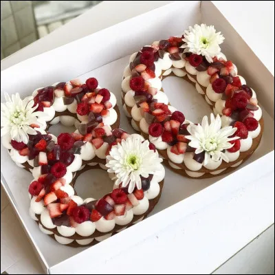 Orthographiez correctement cette phrase : Papy a 80 ans, il lit un roman et il en est à la page 80.