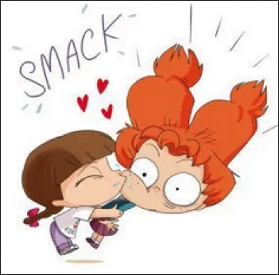 Jennifer, qui pense être la meilleure amie d'Adèle, a toujours un t-shirt avec elle où il est écrit...