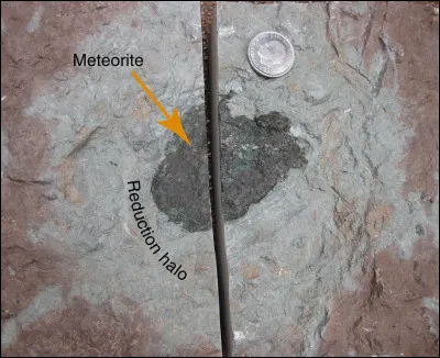 Österplana 065 (2011) > Les hommes de sciences n'arrêtant jamais de gratter, ils découvrent, dans une carrière de Suède occidentale, ce météorite fossile datant de ... (Complétez !)