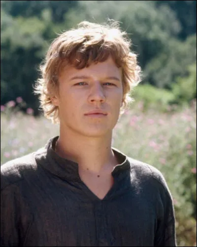 Quelle est l'arme préférée de Roran ?