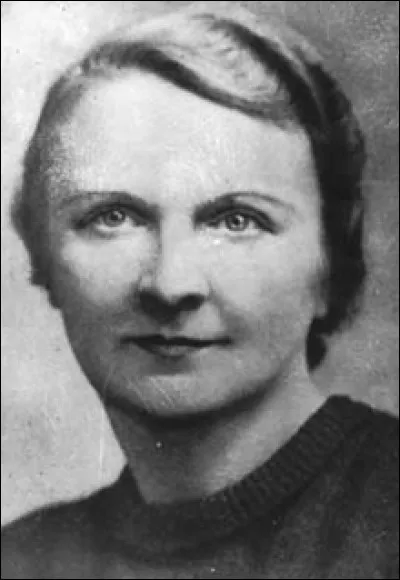Berthe Albrecht (15/02/1893-31/05/1943), arrêtée par la police française en avril 1942, risquant la déportation, elle simula la folie, fût placée dans un hôpital d'où elle s'évada, puis repris ses activités au sein de "Combat", un groupe de résistants. Arrêtée un seconde fois à Mâcon le 28/05/1943, elle mourut 3 jours plus tard dans des circonstances troubles. Qui a ordonné son arrestation ?
