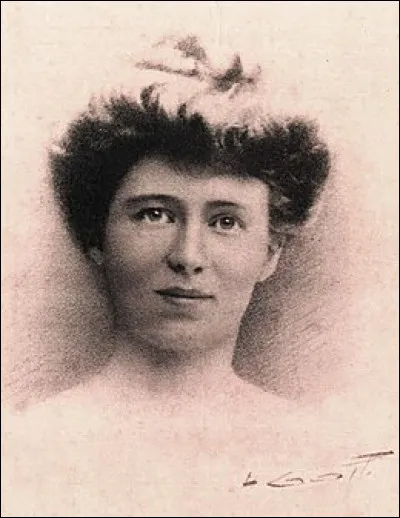 Louise de Bettignies (1880-1918), agent de renseignements de l'armée anglaise dans le nord de la France, arrêtée en 1915 par l'armée allemande, elle décède en 1918 suite à la tuberculose. Quel était son nom sous couverture ?