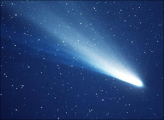 Voici la plus célèbre des comètes et la prochaine fois qu'elle passera à proximité de la Terre, cela se produira en 2061.Les premières archives datent de 611 av J.-C. et environ tous les 76 ans, elle redevient visible dans le ciel de notre planète.De quelle comète s'agit-il exactement ?