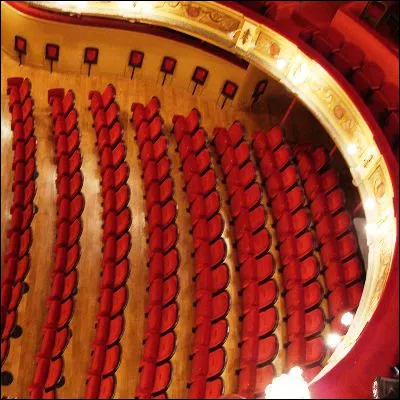 Quelle actrice a &eacute;t&eacute; r&eacute;compens&eacute;e pour ses r&ocirc;les dans "Les Visiteurs" et "Fauteuils d�orchestre" ?