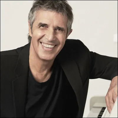 Dans quelle chanson Julien Clerc affirme-t-il qu�on a toujours un bateau dans le c�ur ?