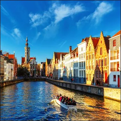 Quelle ville belge, la plus grande de Flandre-Occidentale, est parfois surnomm&eacute;e la Venise du Nord ?