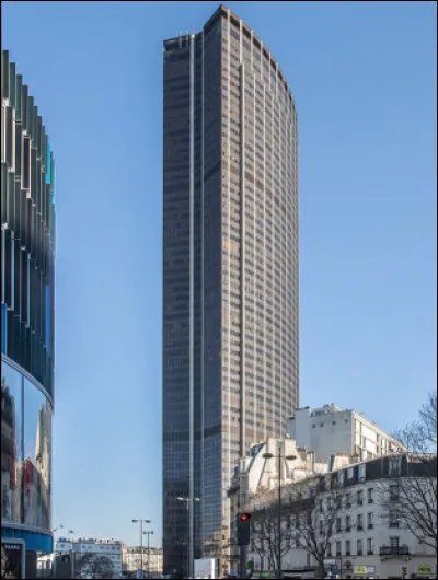Quelle est cette tour, le plus haut gratte-ciel de Paris intra-muros d'une hauteur de 210 mètres ?