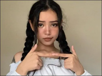 Et pour finir, elle a fait un buzz sur internet et tu dois sûrement connaître sa chanson.