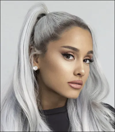 Qui est cette chanteuse, connue aussi pour avoir jouée dans la série télévisée "Sam et Cat" ?