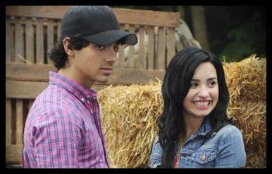 Avec qui Demi sort-elle en 2010 ?