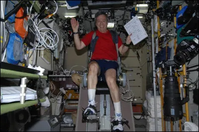 Quel pourcentage de masse musculaire les astronautes perdent-ils en moyenne en quelques mois dans l'espace ?