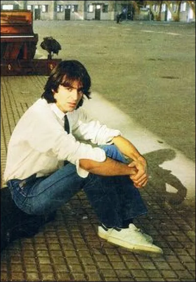 Complétez : 
"Jai vu des femmes et des enfants, les yeux fardés, tout"