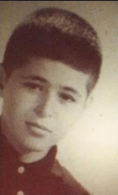 Complétez : 
"On ne peut être rien que parmi des"