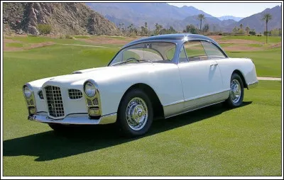 Comment est né le nom de ce modèle "Véga" ? Car, avec son gros moteur V8 de 6 l, on pouvait vraiment tirer sur la [...quelle marque ?].