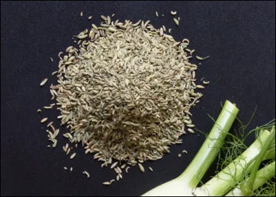 Quelle est cette épice sucrée et anisée que l'on utilise dans les cuisines juive, italienne et chinoise ?