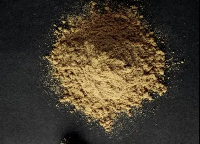 Quelle est cette épice au goût amer et piquant qui accompagne principalement les viandes, le couscous et le tajine ?