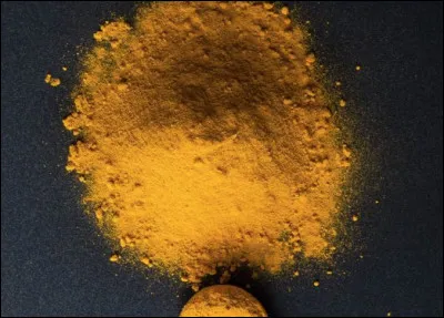 Quelle est cette épice au goût poivré que l'on utile dans le curry, le tofu, le poisson, le riz, les pâtes et le couscous.