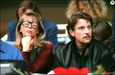 Marie : Francis Cabrel, chante "Petite Marie" en dédicaçant ce titre à son épouse :