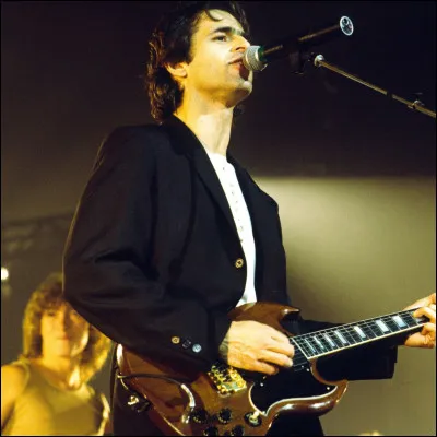 Complétez : 
"Ils nous sauvent peut-être pendant quon"