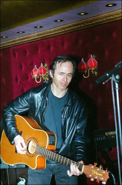 Complétez : 
"Des bien plus"