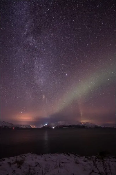 Quel public est celui visé par l'ouvrage "Comment Apollo sest envolé vers la Lune" ?