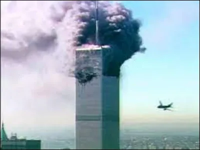 11 septembre 2001 : 
19 terroristes d'Al-Qaïda détournent quatre avions de ligne. Deux sont projetés sur les tours jumelles du World Trade Center à New York et un troisième sur le Pentagone, siège de la Défense à Washington, tuant toutes les personnes à bord. Combien de victimes fit cette attaque à terre ?