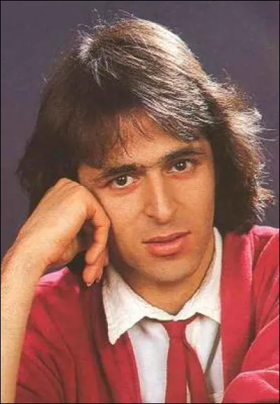 Complétez : 
"Jai connu bien des filles accueillantes et"