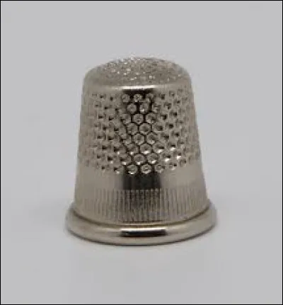 Avez-vous une idée du nombre d'atomes contenus dans un dé à coudre que l'on remplirait du gaz d'une nébuleuse ?