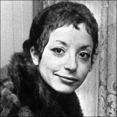 Dans quel roman Albertine Sarrazin raconte-t-elle l�histoire d�Anne, une prisonni&egrave;re qui se fait une fracture en s�&eacute;vadant ?