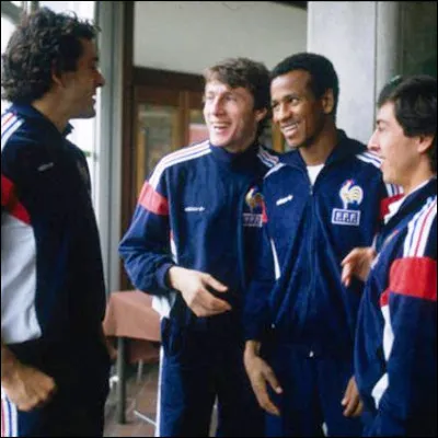Quel membre du Carr&eacute; magique de l�&eacute;quipe de France championne d�Europe de football en 1984 a entra&icirc;n&eacute; les s&eacute;lections du Mali, du S&eacute;n&eacute;gal et de la Tunisie ?