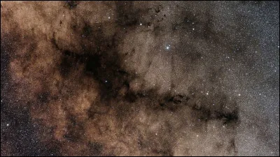 Ceci n'est pas une constellation, mais une nébuleuse sombre (amas de gaz et de poussières non illuminé). Je dédie celle-ci tout particulièrement à Georges Brassens. Quelle est-elle ?