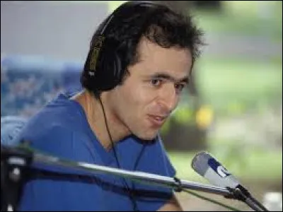 Complétez : 
"Loin de toi, loin des"