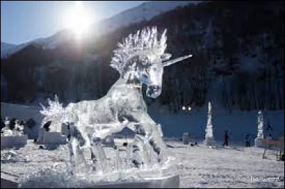 Dans quelle commune française se déroule chaque année le concours de Sculpture sur Glace ?