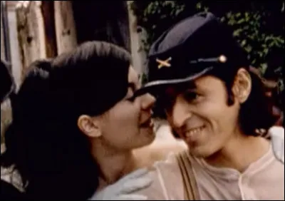 Complétez : 
"Elle attend que changent les"