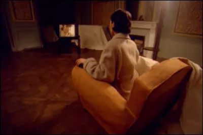 Complétez : 
"Elle attend que ce monde"