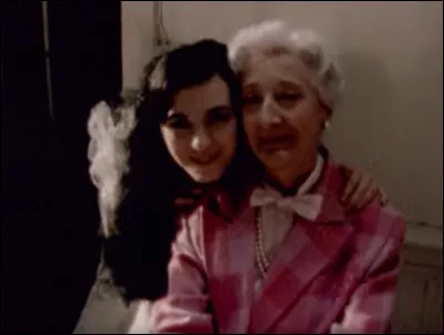 Complétez : 
"Inexorablement, elle"